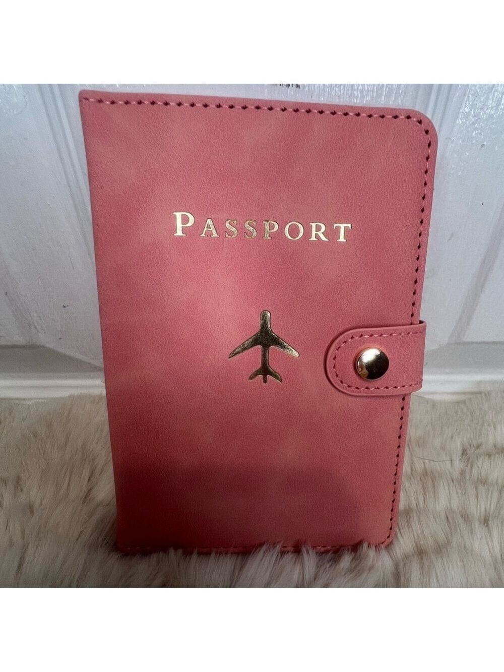 PASSPORT COVER HOLDER WITH GOLD LETTERING AND PLANE DETAIL IN PINK